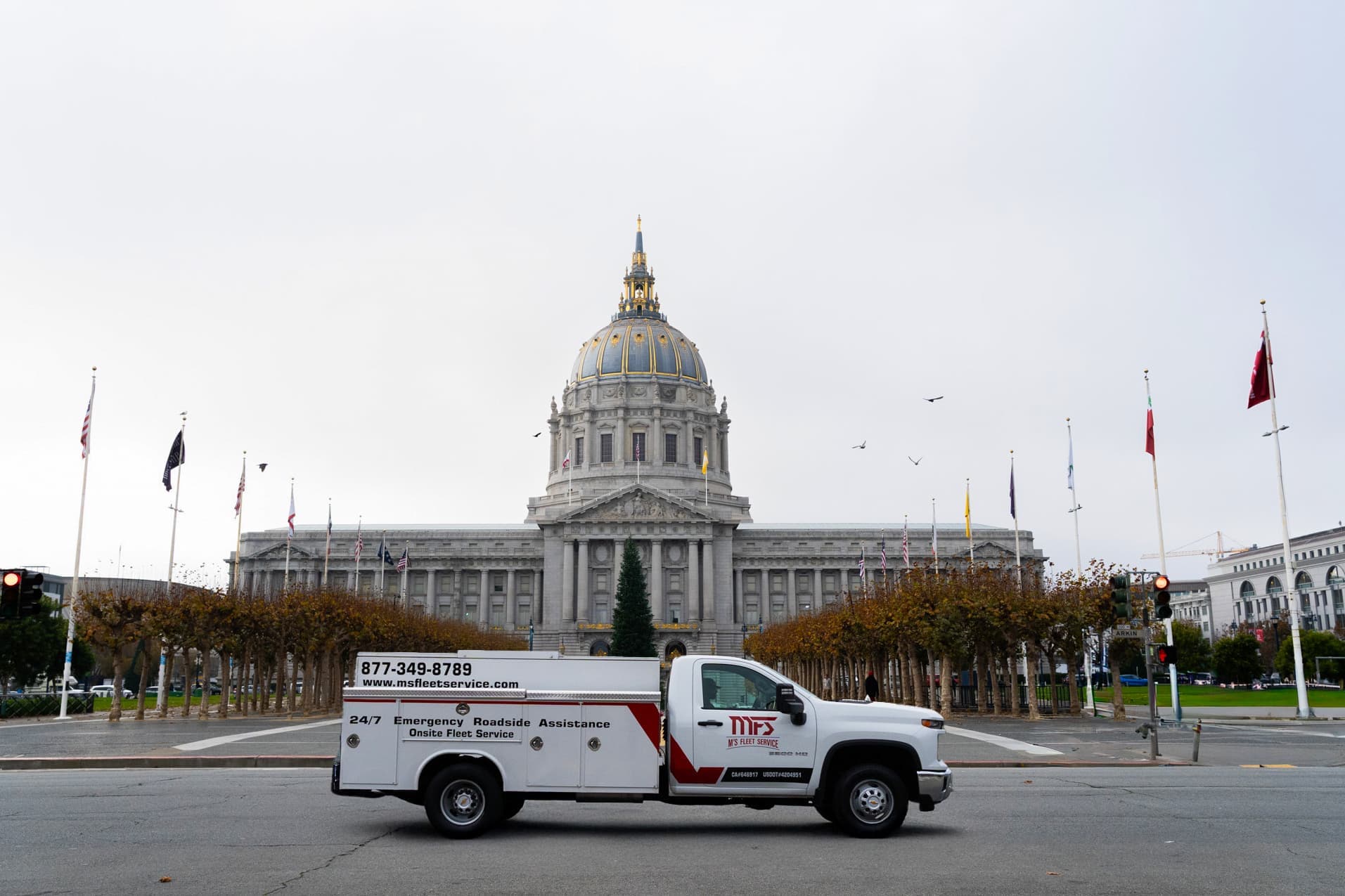 Commercial fleet truck and roadside service